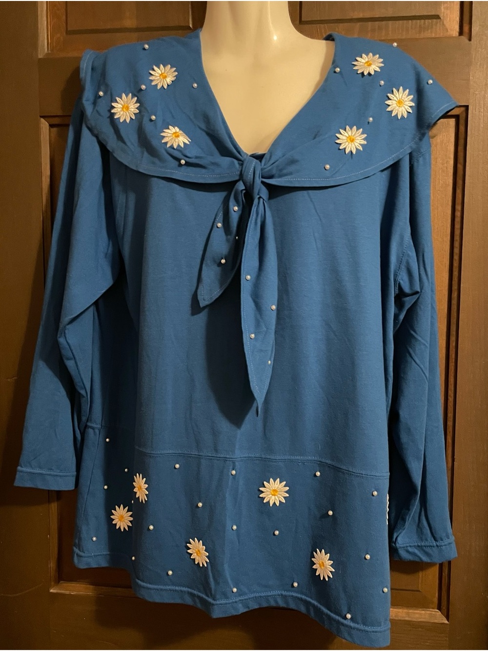 Vintage 80’s-90’s Ashleigh Morgan Blue Daisy Tie-Neck Women's Top